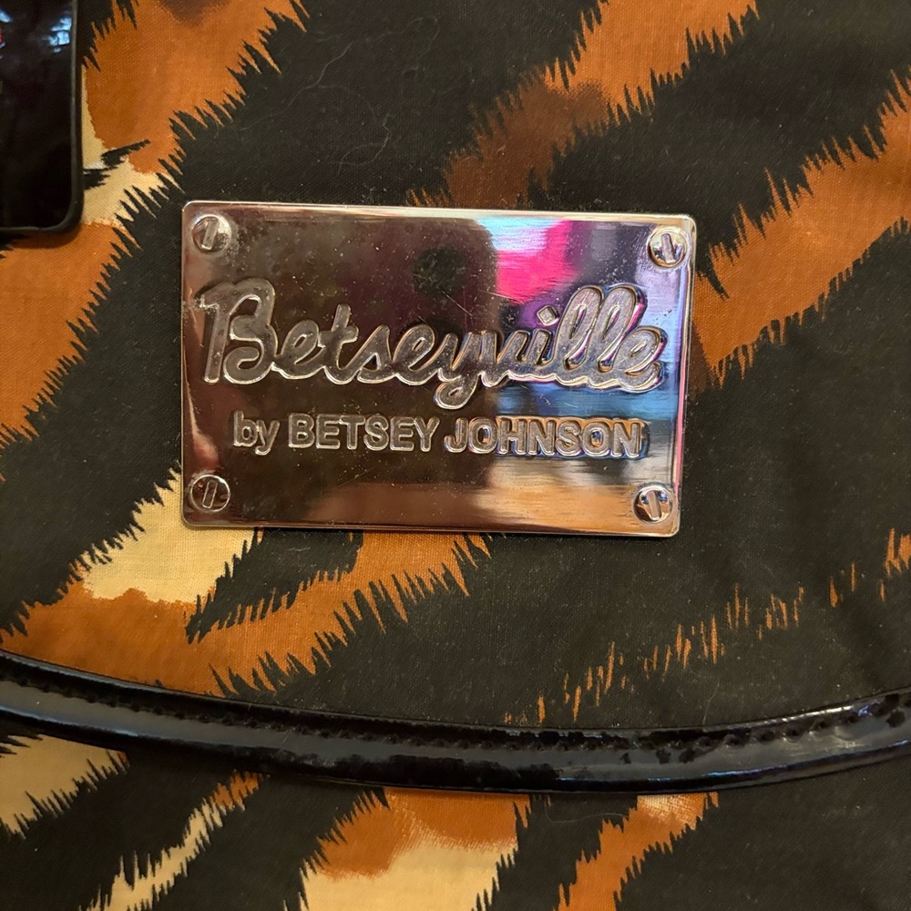 Betsey Johnson Brown Black Tan Tiger-Print Tote - Picture 4 of 8